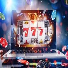 e999 লাইভ ক্যাসিনোতে রিয়েল ডিলারের সাথে টেবিল গেম খেলার দৃশ্য